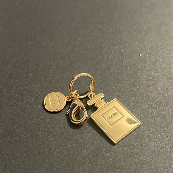 Original Chanel Holiday pendant I have 5 of these available - Picture 2 of 3